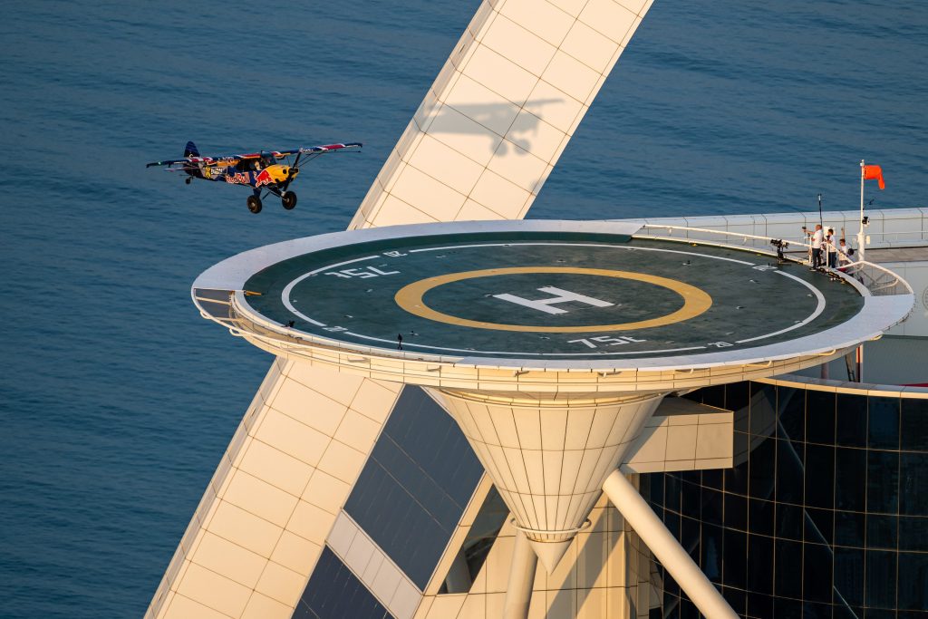 Polish pilot Łukasz Czepiela landed a plane on top of  Dubai’s Burj Al Arab helipad. (DXBMediaOffice)