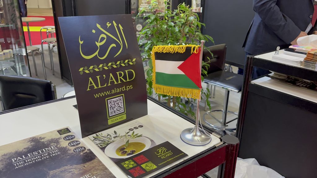 The exhibition has been held every year since 1976 and attracted around 20,000 visitors a day. (ANJ)