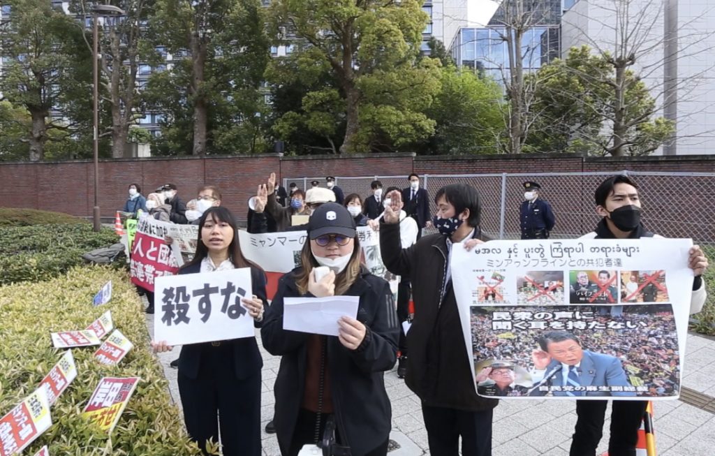 The demonstrators demanded an apology from the Liberal Democratic Party via a letter that was given to an employee at LDP headquarters in central Tokyo. (ANJ)