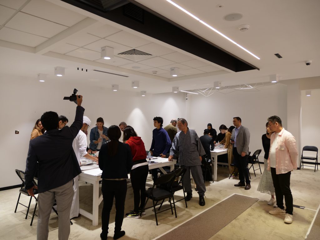 Over 60 participants attended the workshops of the Japanese calligrapher Juichi Yoshikawa in Dubai and Abu Dhabi. (ANJP photo)