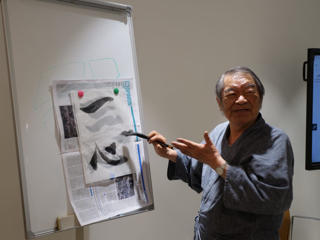 Over 60 participants attended the workshops of the Japanese calligrapher Juichi Yoshikawa in Dubai and Abu Dhabi. (ANJP photo)