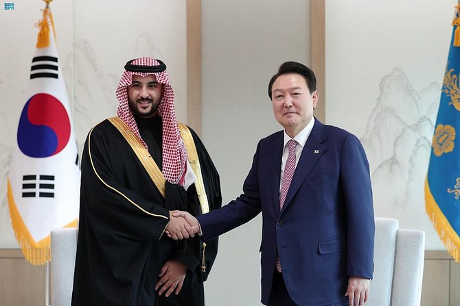 Saudi Defense Minister Prince Khalid bin Salman with South Korean President Yoon Suk Yeol in Seoul. (SPA)