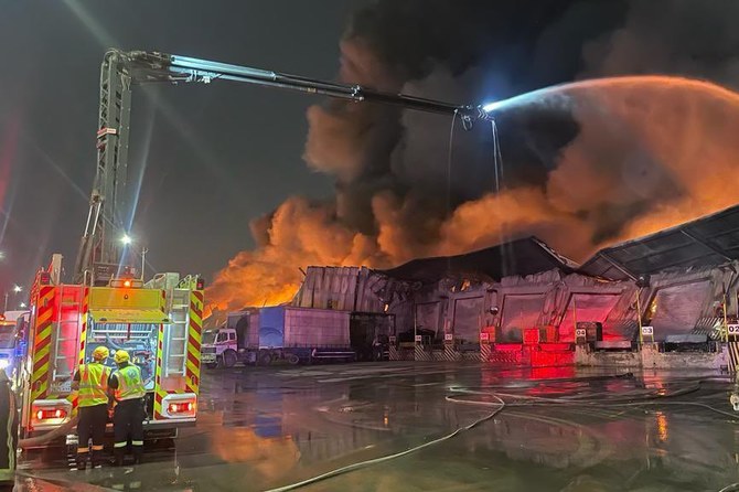 Civil Defense teams managed to control the spread of the blaze and extinguish the fire. (Twitter/@SaudiDCD)