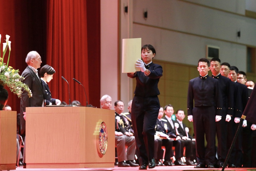 Prime Minister Fumio Kishida, as the Commander-in-Chief of the Japan Self-Defense Forces, delivered an address to the graduates of the National Defense Academy in Yokosuka City, Kanagawa Prefecture, on Sunday March 26. (ANJ)