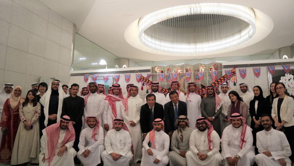 A group photo of  former international students who had come to Iftar with the Deputy in Chief Mission Kawahara Kazutaka. (supplied)