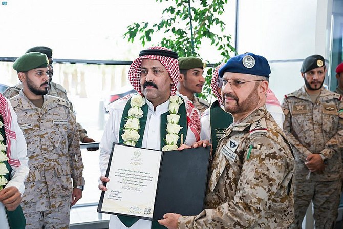 Nineteen coalition detainees arrived at King Khalid International Airport in Riyadh on Saturday as part of the exchange agreement with the Houthi militia. (SPA)