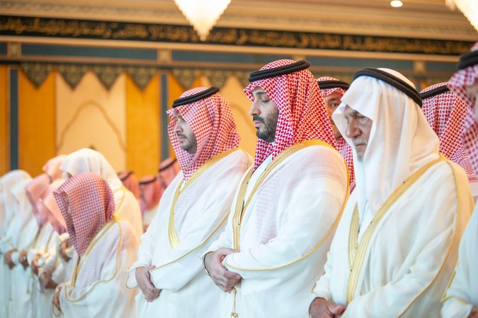 Saudi Arabia’s Crown Prince Mohammed bin Salman performs Eid Al-Fitr prayers at the Grand Mosque in Makkah. (SPA)