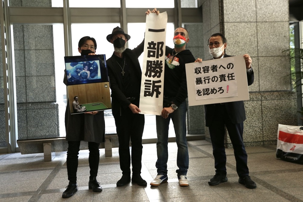 A Kurdish resident has won a court case against Japan’s Immigration Agency and has been awarded compensation following a beating by officers at the Ibaraki Detention Center. (ANJ)