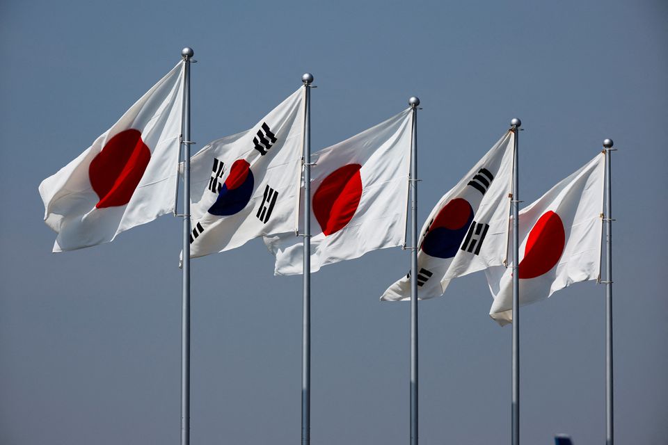 South Korean and Japanese national flags hoisted ahead of the arrival of South Korea's President Yoon Suk Yeol and his wife Kim Keon-hee, at Tokyo International Airport (Haneda Airport) in Tokyo, Japan March 16, 2023. (Reuters)