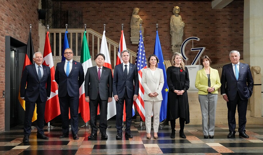 The Foreign Ministers, from left, Josep Borell of the EU, James Cleverly of Britain, Yoshimasa Hayashi of Japan, Antony Blinken of the U.S., Annalena Baerbock of Germany, Melanie Joly of Canada, Catherine Colonna of France, and Antonio Tajani of Italy, pose for a Family Photo at the G7 Foreign Ministers’s Meeting in Muenster, Germany, Oct. 3, 2022. (AP)