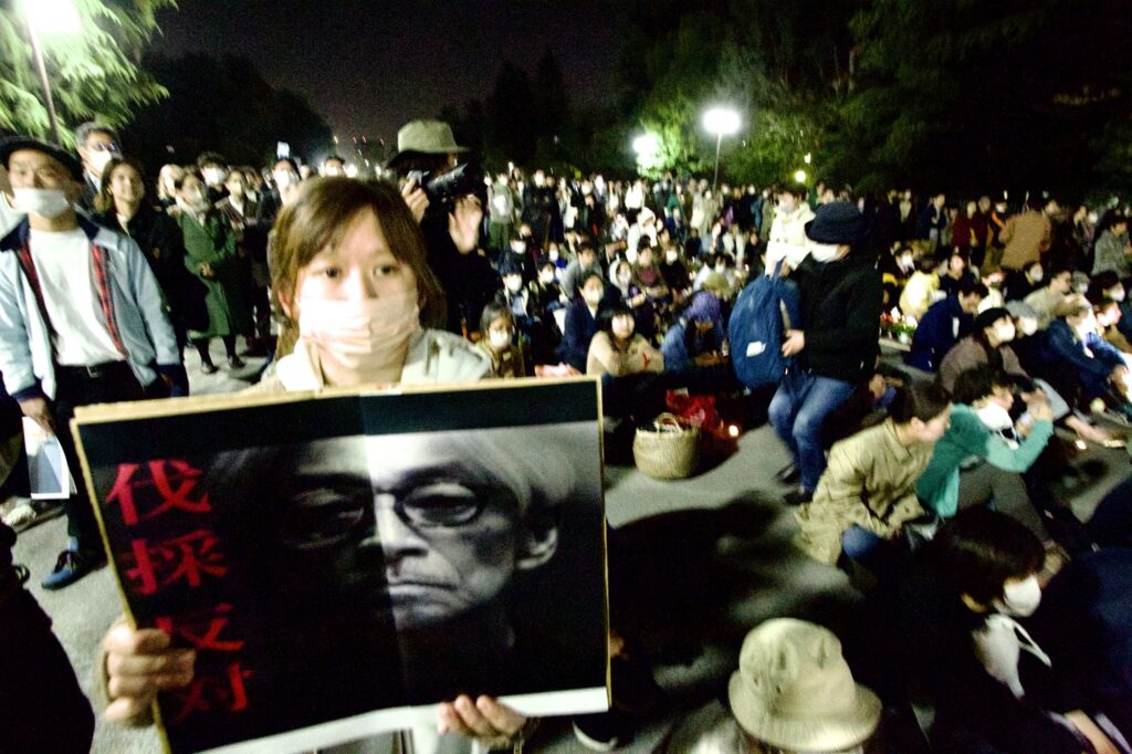Several thousand Japanese paid tribute to film music composer SAKAMOTO Ryuichi.  (ANJ)