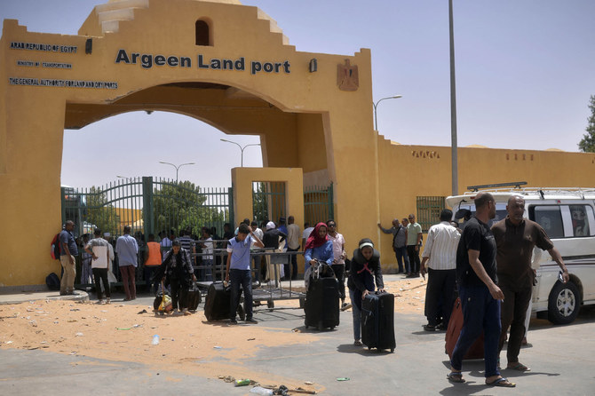 Refugees cross into Egypt through the Argeen land port with Sudan on April 27, 2023 amid fighting between the armed forces and the paramilitary RSF. (AFP)