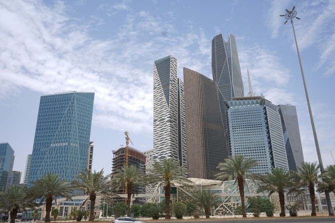 According to the SAMA report, the aggregate assets of banks operating in Saudi Arabia also went up by 11.17 percent year-on-year to SR3.74 trillion in March.  (Shutterstock)