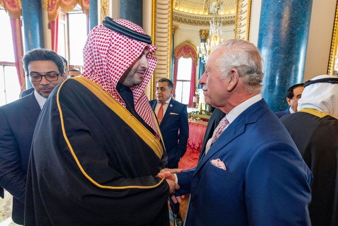 Prince Turki shakes hands with King Charles. (SPA)