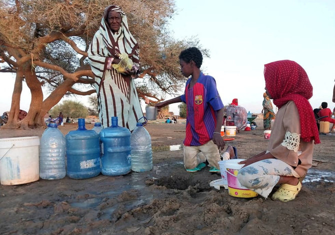 Sudanese citizens displaced from their homes by the raging war dig small holes at the shore to get potable water at the banks of the White Nile in Khartoum on May 6, 2023. (REUTERS)