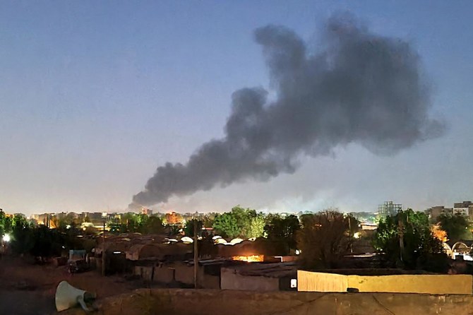 Smoke billows in Khartoum amid ongoing fighting between the forces of two rival generals in Sudan on May 6, 2023. (AFP)