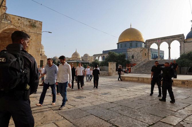 Israeli police stand guard as visitors tour Al-Aqsa compound, known to Jews as Temple Mount, amid tensions ahead of the annual flag march which marks Jerusalem Day, in Jerusalem May 18, 2023. (Reuters)