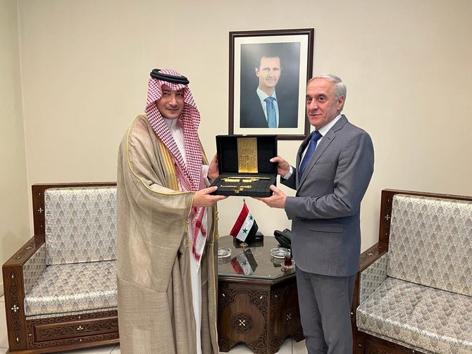 The Saudi technical team, headed by Mr. Ghazi bin Rafi Al-Anzi, met with Assistant Foreign Minister Dr. Ayman Susan at the headquarters of the Ministry of Foreign Affairs in Damascus.(Twitter/@KSAmofaEN)