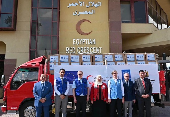 Egypt’s Ministry of Social Solidarity, the Egyptian Red Crescent, the EU, and UNDP join forces to respond to the needs of Sudanese crossing into Egypt. (Photo: UNDP)