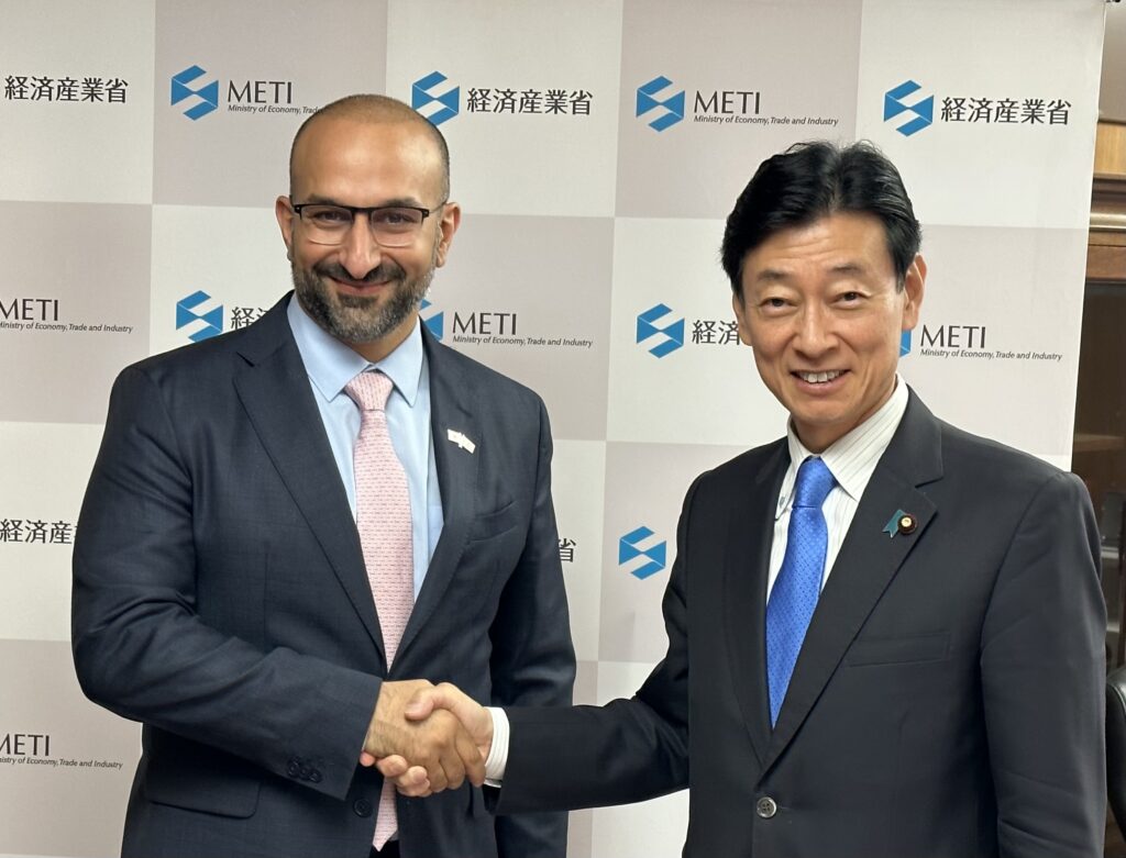 Bahrain Minister of Industry and Commerce Abdullah Adel Fakhro meets Japan's Economy, Trade and industry Minister NISHIMURA  Yasutoshi.(ANJ)