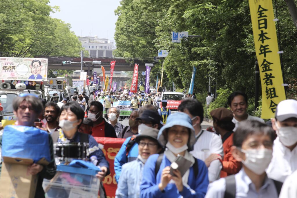 The Fukushima nuclear disaster also remains an important focus for the trade unions, who continue to demand the end of all nuclear and coal energy. (ANJ)