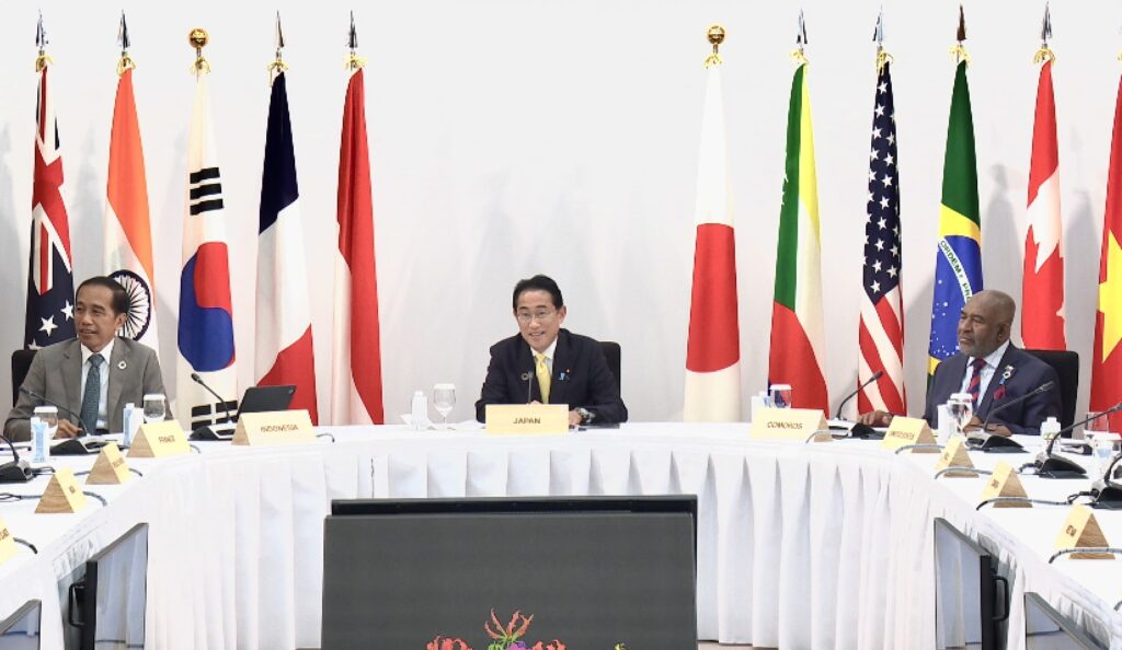 Azali Assoumani, President of the Union of the Comoros (right), attends the Outreach Meeting during the G7 Hiroshima Summit. (ANJ)