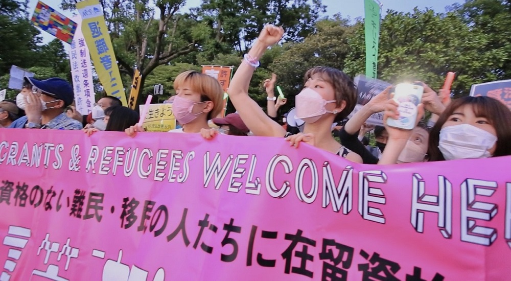 Several thousand Japanese demonstrated in front of Japan’s parliament on Monday ahead of the final vote on the law to reform immigration in Japan. (ANJ)