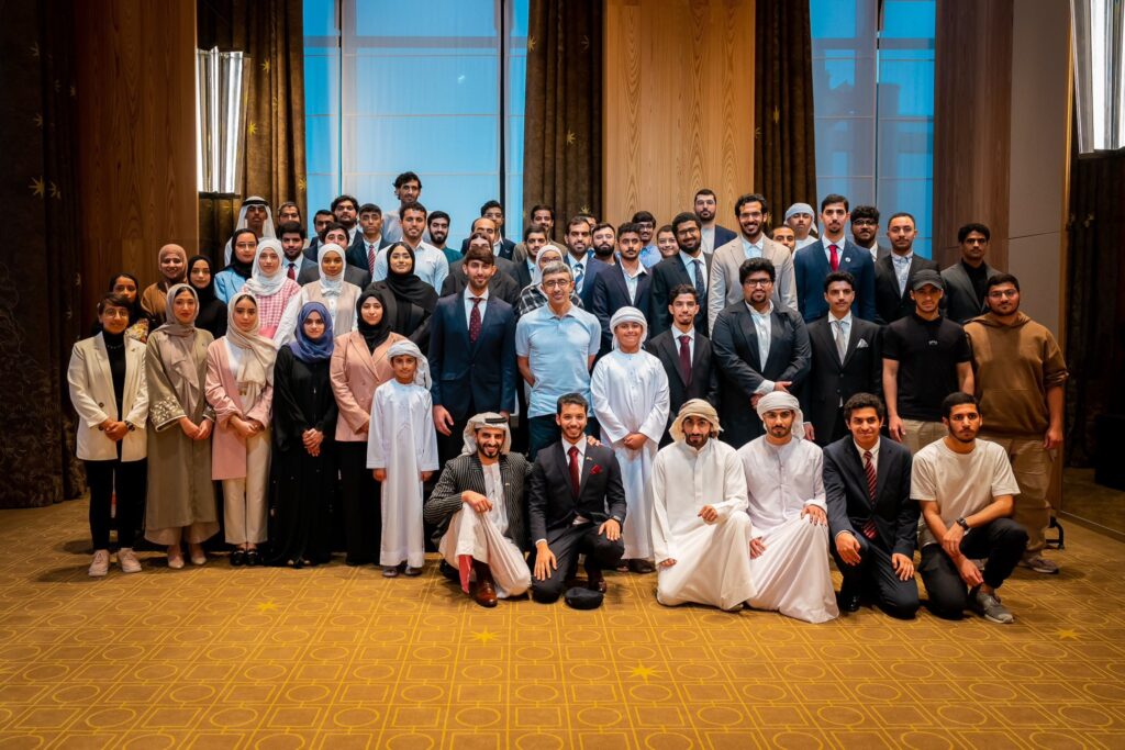 Abdullah bin Zayed Al Nahyan visited UAE students studying in Japan. (twitter/@OFMUAE)