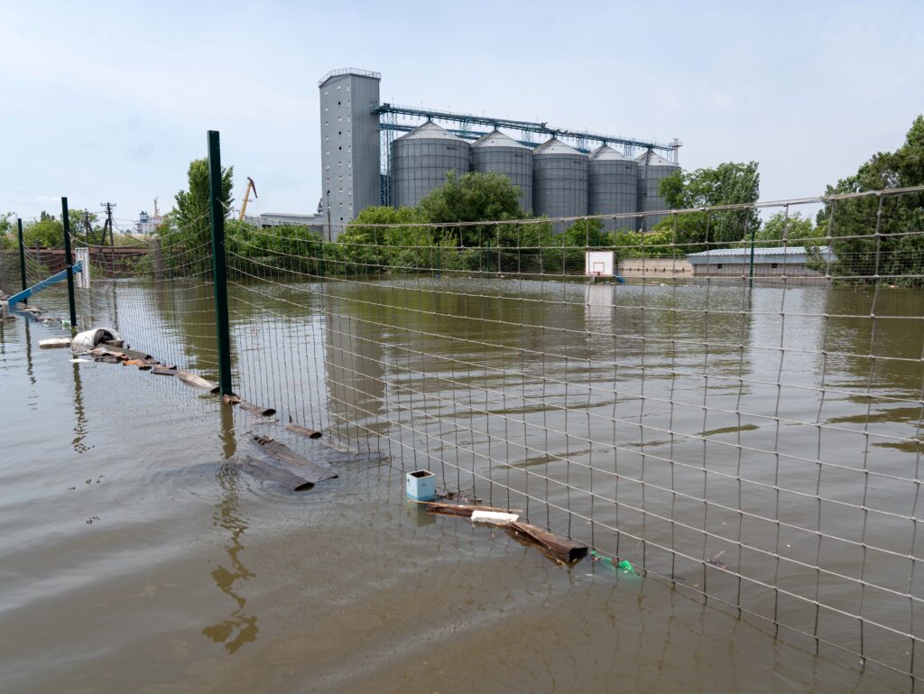 The dam collapse
