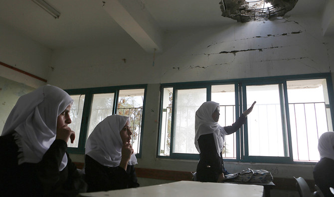 Palestinian girls attend a class at the Suhada Khouza school building in Khan Yunis in the southern Gaza Strip, on September 5, 2015. (AFP/File)