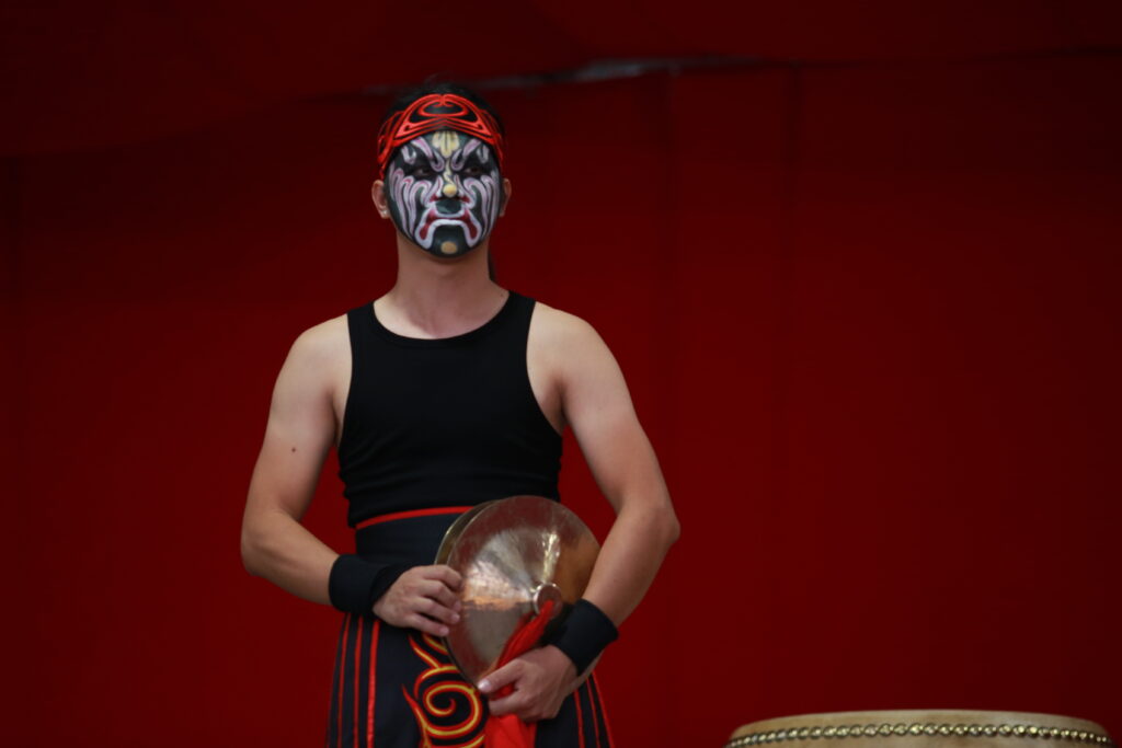 Trafitional Taiwanese performers from Taichung belong to the group 