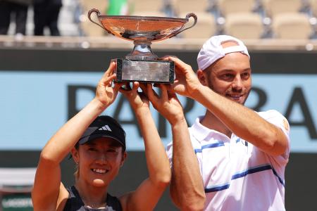 Japan's Miyu Kato (left) and Germany's Tim Puetz (right) celebrate holding their trophy after playing against Canada's Bianca Andreescu and New-Zealand's Michael Venus during their mixed final match on day twelve of the Roland-Garros Open tennis tournament at the Court Philippe-Chatrier in Paris on June 8, 2023. (AFP)