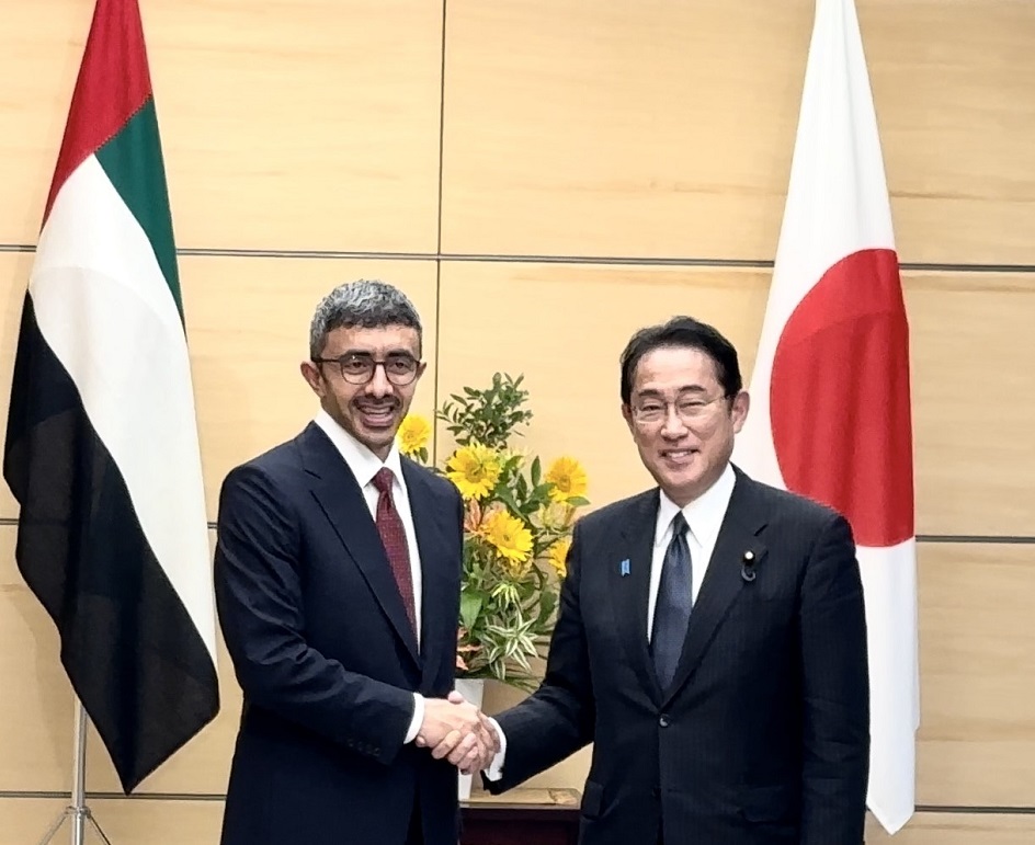 United Arab Emirates Foreign Minister Sheikh Abdullah bin Zayed Al Nahyan (left) paid a courtesy call on Japanese Prime Minister KISHIDA Fumio on Friday. (ANJ)