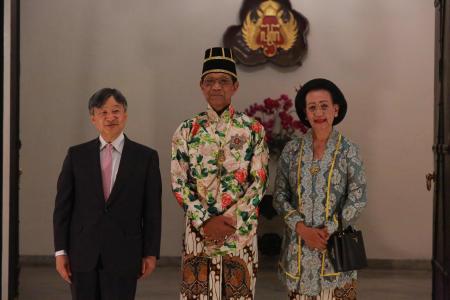 Sri Sultan Hamengkubuwono X (centre), Sultan of the Yogyakarta Sultanate and Governor of the Yogyakarta Special Region, and his consort Ratu Hemas (right) welcome Japan's Emperor Naruhito at the Sultanate Palace in Yogyakarta on June 21, 2023. (AFP)