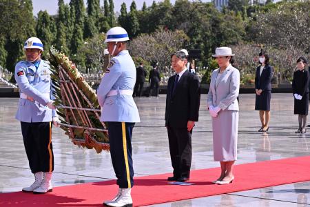 Japan’s Emperor Naruhito and Empress Masako prepare to lay a wreath during a ceremony at the Kalibata national heroes cemetery in Jakarta on June 20, 2023. (AFP)