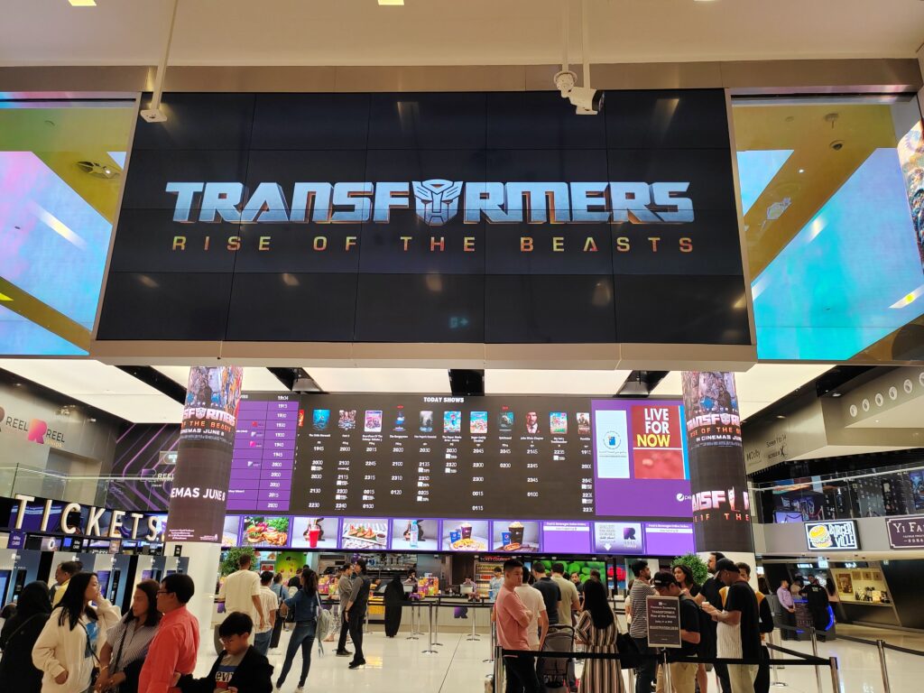 The latest movie of the Transformers franchise based on Hasbro's Transformers toy line premiered in Dubai at Reel Cinemas, attended by the fans of the series.