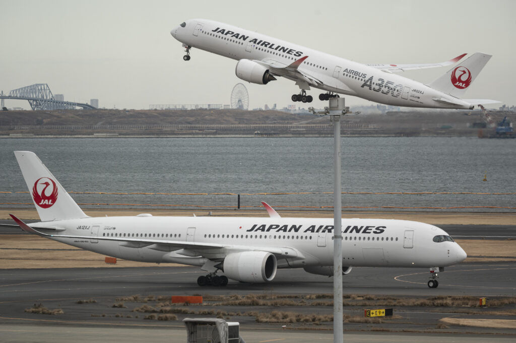 JAL in an attempt to reduce co2 emissions. ( AFP)