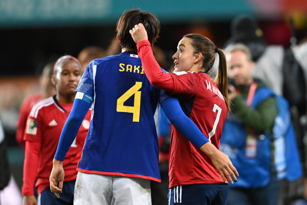 Japan's defender #04 Saki Kumagai (L) speak with Costa Rica's midfielder #07 Melissa Herrera (R) after their match (AFP). 