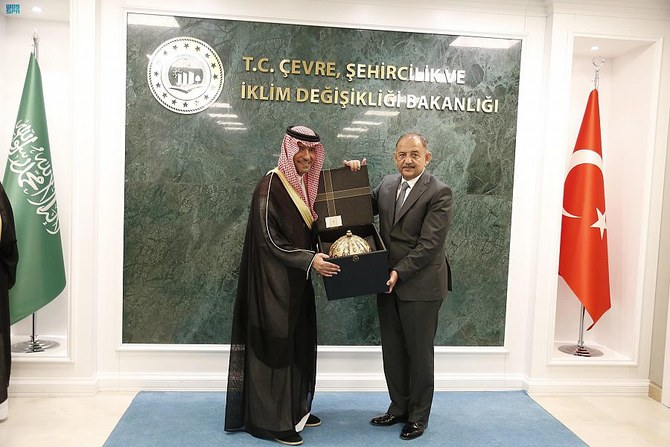 Saudi Minister of Municipal, Rural Affairs and Housing Majid Al-Hogail held discussions in Ankara with Turkiye’s Minister of Environment, Urbanization and Climate Change Mehmet Ozhaseki on a wide range of issues of common interest. (SPA)