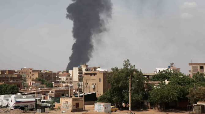 Since April 15, the forces army chief Abdel Fattah Al-Burhan have been at war with the paramilitary Rapid Support Forces, commanded by his former deputy, Mohamed Hamdan Daglo. (AFP/File Photo)