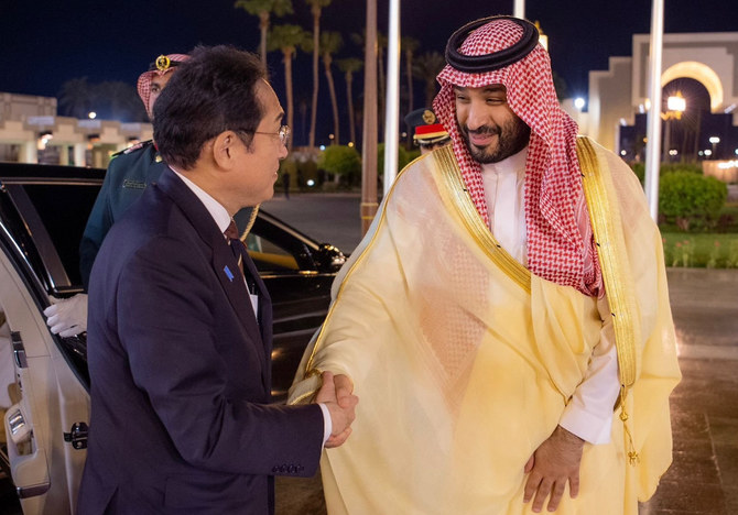 Saudi Arabia’s Crown Prince Mohammed bin Salman receives Japan’s Prime Minister Fumio Kishida at Al-Salam Palace in Jeddah on Sunday. (SPA)