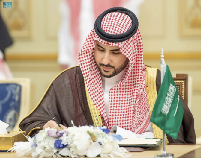 Saudi Defense Minister Prince Khalid bin Salman announced the signing of an executive plan for defense cooperation with Turkiye’s Minister of National Defense Yasar Guler. (SPA)