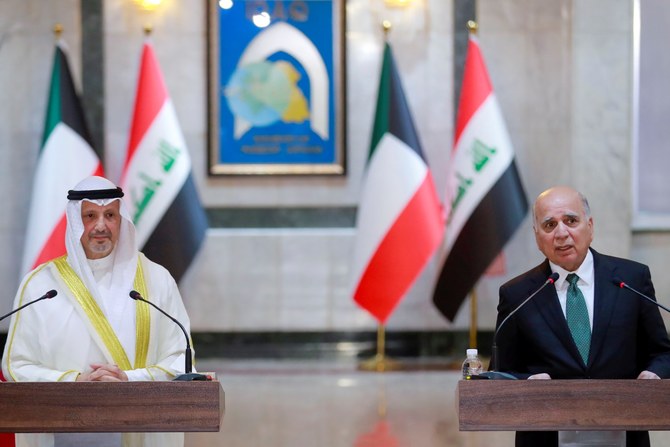 Iraq's Foreign Minister Fuad Hussein (R) and his counterpart from Kuwait Salem Abdullah al-Jaber al-Sabah attend a press conference in Baghdad (AFP)