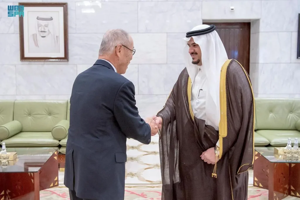 The governor met with the ambassador at his office at Al-Hakam Palace, where they exchanged cordial conversation. (SPA)