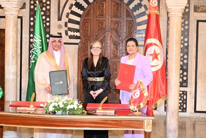 The agreement was inked by Saudi Minister of Finance Mohammed Al-Jadaan and his Tunisian counterpart Siham Al-Boughdiri. (@MAAljadaan)