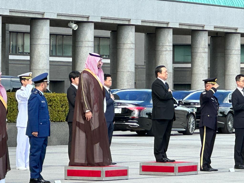 Saudi Arabian Defense Minister Prince Khalid bin Salman bin Abdulaziz Al-Saud met with HAMADA Yasukazi at Japan’s Ministry of Defense in Tokyo. (ANJ Photo)