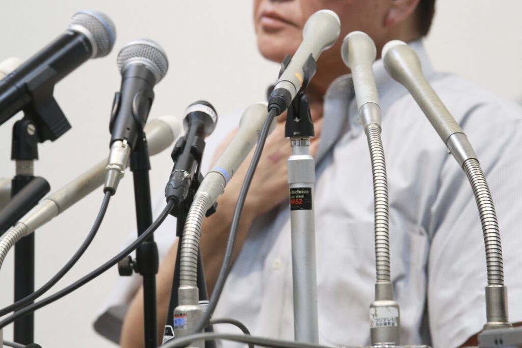 At this stage of the investigation, his wife is still presumed innocent of the accusations leveled against her (ANJ).