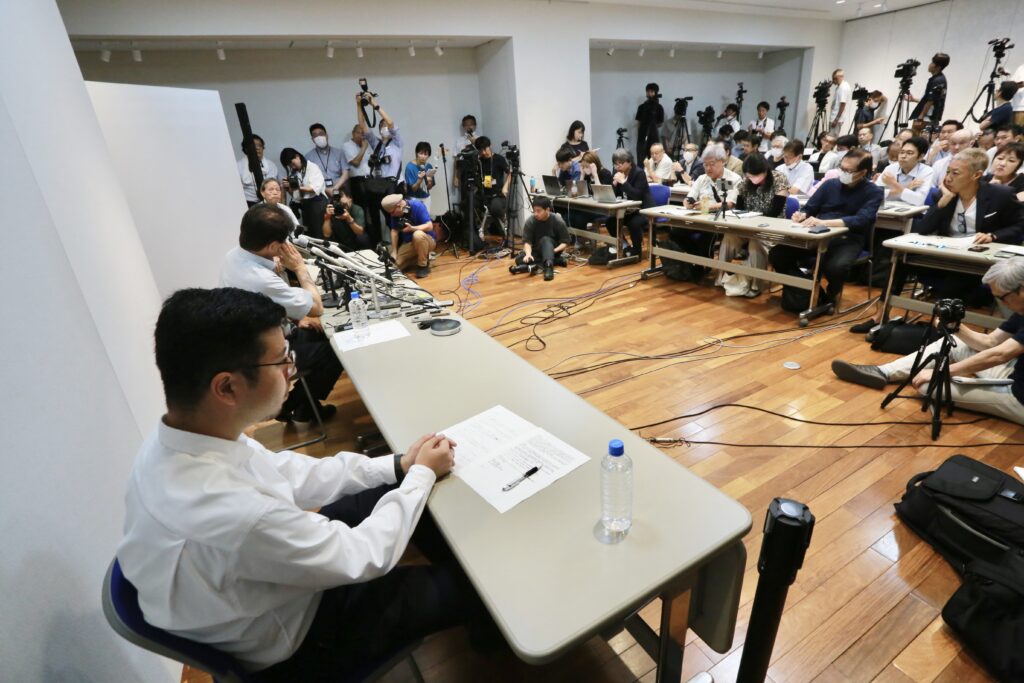 At this stage of the investigation, his wife is still presumed innocent of the accusations leveled against her (ANJ).