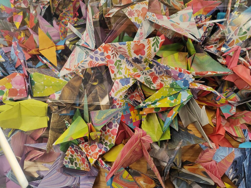Inspired by “Sadako and the Thousand Paper Cranes” novel, Tuttle Publishing & Books Kinokuniya UAE launched a campaign to help children with cancer in Lebanon by Folding as many cranes as possible.