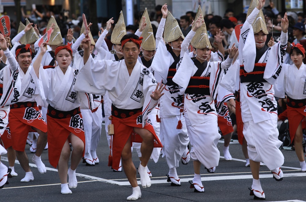 In the Koenji district of Tokyo on Sunday, 80 groups of dancers performed in the Awa Odori, a traditional dance and music festival originating from Tokushima on the island of Shikoku in western Japan. (ANJ/ Pierre Boutier)